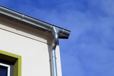 How Commercial Galvanized Gutters Handle Heavy Rainfall